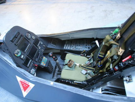 מטוס קרב קאהר 313 תא טייס (צילום: http://theaviationist.com)