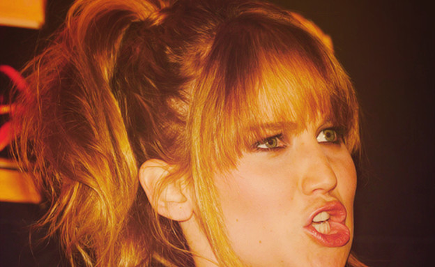 הפרצופים המצחיקים של ג'ניפר לורנס