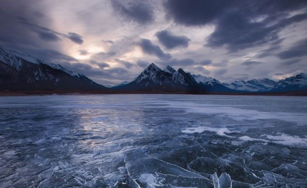 בהרים בקנדה, תופעת טבע באגם