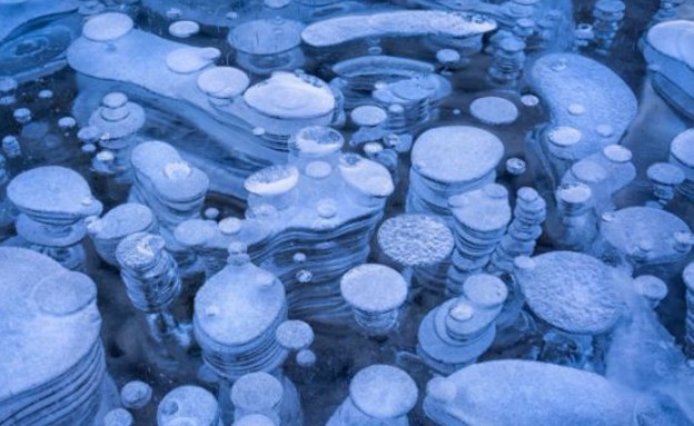 בועות במים, תופעת טבע באגם