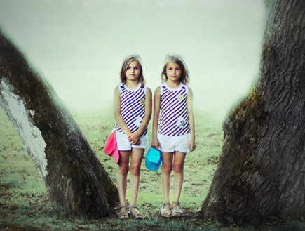 פרויקט תאומים - ג'ולי דה וורוקייר - ילדות (צילום: ג'ולי דה וורוקייר , צילום מסך מהאתר juliedewaroquier.com)