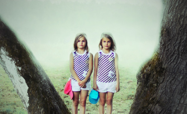 פרויקט תאומים - ג'ולי דה וורוקייר - ילדות (צילום: ג'ולי דה וורוקייר , צילום מסך מהאתר juliedewaroquier.com)