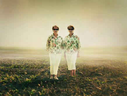 פרויקט תאומים - ג'ולי דה וורוקייר - מבוגרות (צילום: ג'ולי דה וורוקייר , צילום מסך מהאתר juliedewaroquier.com)