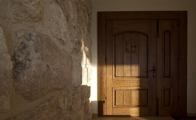 דובי וייט, דלת