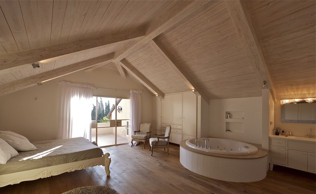 דובי וייט, חדר שינה תקרה