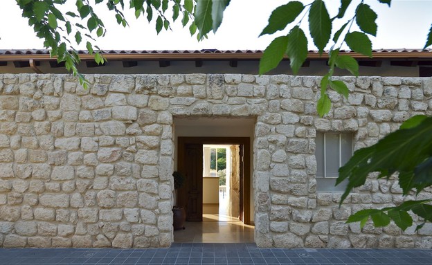 דובי וייט, יציאה