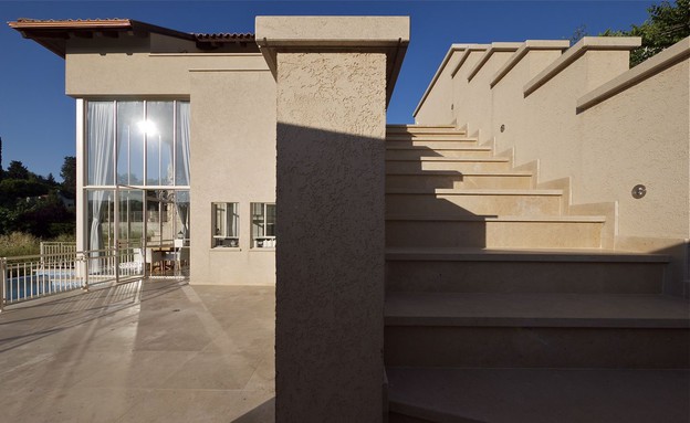 דובי וייט, מדרגות חוץ