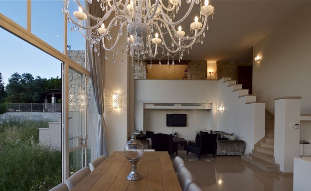 דובי וייט, שולחן אוכל