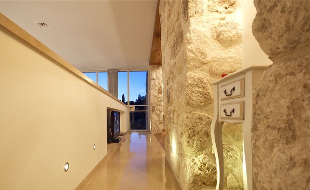 דובי וייט, שידה במסדרון