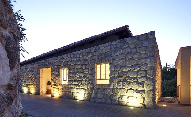 דובי וייט, תאורה חיצונית