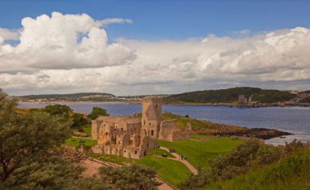 המבצר באי הבודד, עבודה באי בסקוטלנד (צילום: dailymail.co.uk)