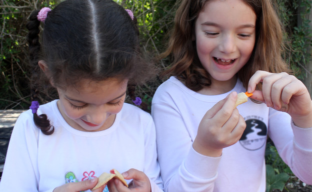 עוגיות עם הפתעה - הילדות עוגיות עם הפתעה - הילדות