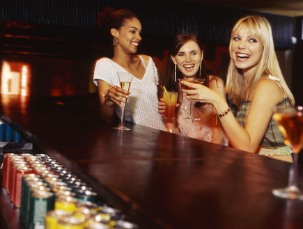 אלכוהול לנשים (תמונת AVI: Stockbyte, Thinkstock)