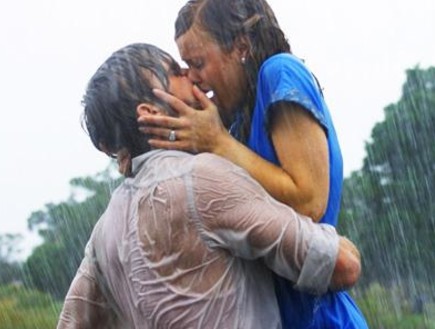 מתנשקים בגשם