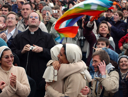 הרגעים הוורודים של האפיפיור (צילום: Marco Di Lauro, GettyImages IL)