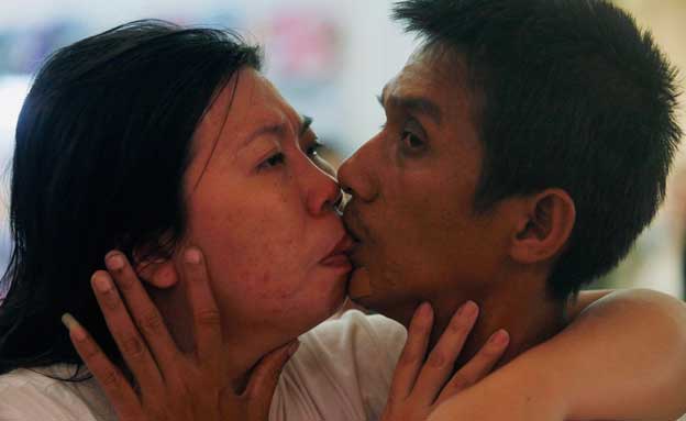 הנשיקה הארוכה בעולם, היום (צילום: רויטרס)