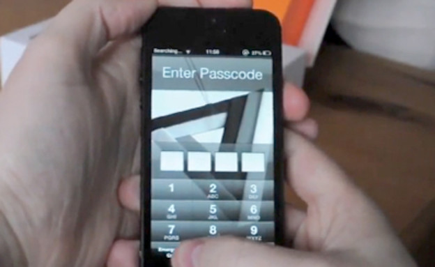 אייפון עם מסך נעול (צילום: The Verge)
