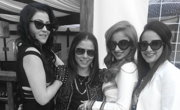 איטס בלאק אנד וויט