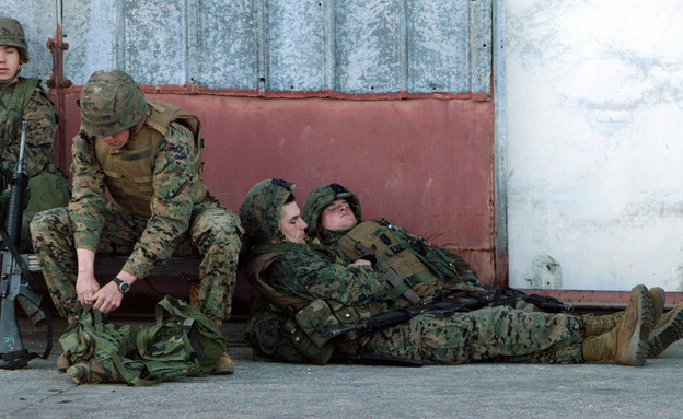 חיילים ישנים בהאיטי (צילום: Joe Raedle, GettyImages IL)