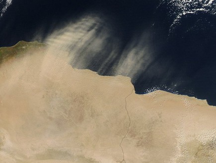 חול בים, תמונות מהחלל (צילום: dailymail.co.uk)