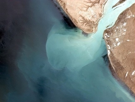 מי קרחון בארגנטינה, תמונות מהחלל (צילום: dailymail.co.uk)
