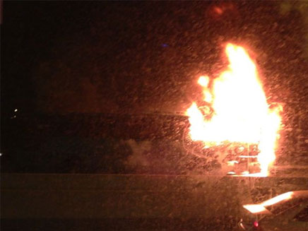 נהגים תיעדו את האש באוטובוס (צילום: אבי קשמן, המייל האדום)