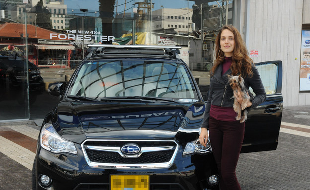 מרינה מקסימיליאן קרני קונה רכב וכלב (צילום: ברק פכטר)