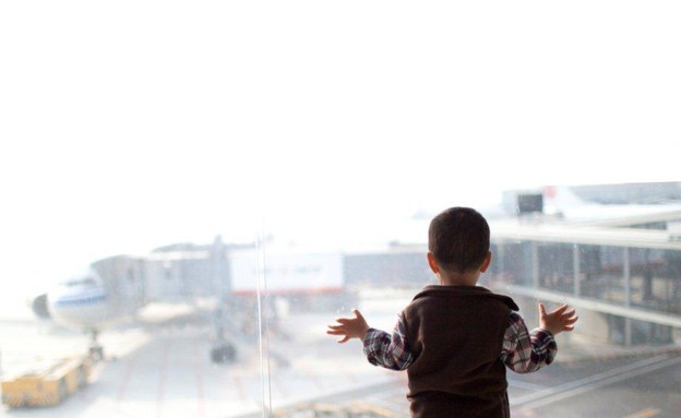 ילד בשדה תעופה (צילום: אימג'בנק / Thinkstock)