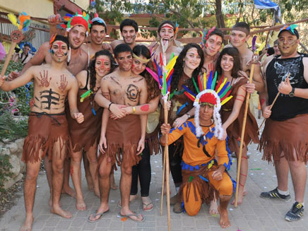 שבט אינדיאני בעין גדי (צילום: בית ספר עין גדי)