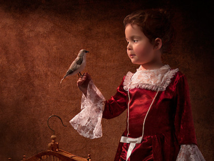 תמונות קלאסיות - מחזיקה ציפור (צילום: ביל גיקס, צילום מסך)