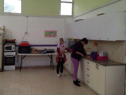 בית ילדים, מטבח לפני עובדות (צילום: דידי רפאלי)