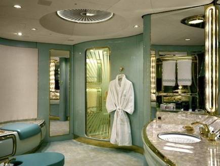 חדר אמבטיה במטוס פרטי