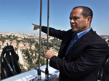 מוכן למרתון נוסף? ניר ברקת, ראש עיריית ירושלים (צילום: ספורט 5)