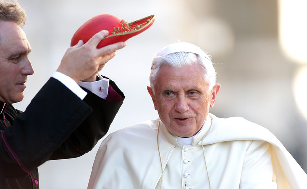 האפיפיור ועוזרו (צילום: Franco Origlia, GettyImages IL)