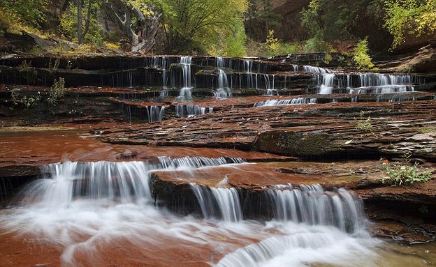 מפלים קטנים, רכבת תחתית טבעית