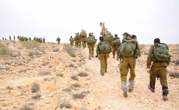מסע כומתה גדוד קרקל במדבר (צילום: דובר צה"ל)
