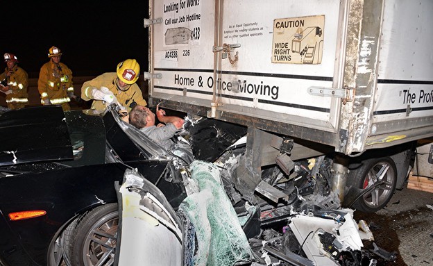 קורבט אחרי תאונה הנהג לא נפגע קורבט אחרי תאונה הנהג לא נפגע