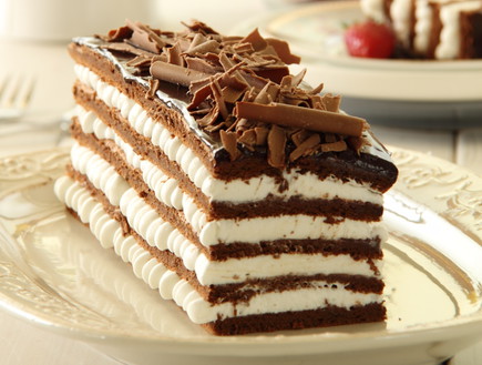 עוגת שכבות שוקולד וקצפת לפסח (צילום: חן שוקרון, מתוקים שלי)