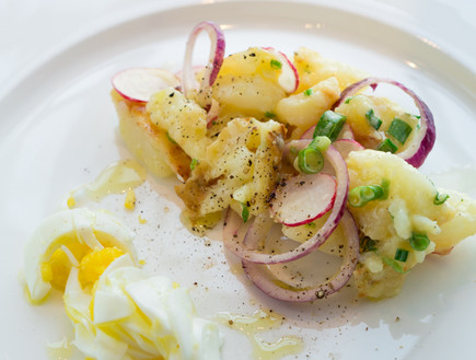 פסח, חיים כהן במטבח - סלט תפוחי אדמה (צילום: בני גם זו לטובה, אוכל טוב)