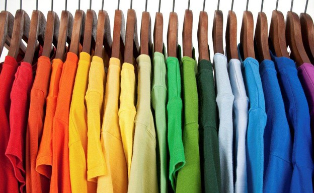 ארון בגדים עם חולצות צבעוניות (צילום: אימג'בנק / Thinkstock)