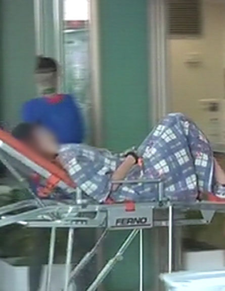 רץ מובל לבית החולים, בשבוע שעבר (צילום: חדשות 2)