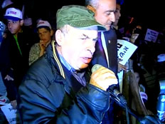 שרנסקי בהפגנה (צילום: חדשות 2)