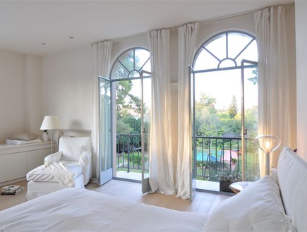 גליה שטרנברג, חדר שינה חלונות (צילום: שי אדם)