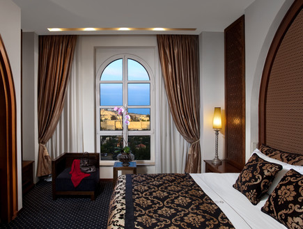 סוויטה מלכותית חדר שינה מלון המלך דוד צילום אורי אקרמן (צילום: אורי אקרמן)