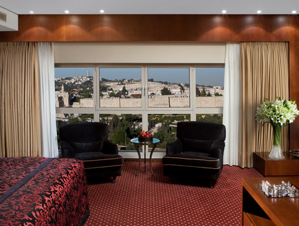 סוויטה נשיאותית חדר שינה מלון המלך דוד צילום אורי אקרמן (צילום: אורי אקרמן)