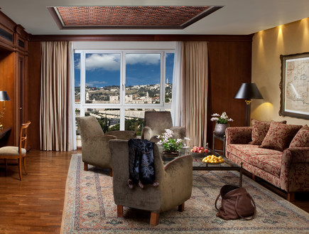 סוויטה נשיאותית סלון מלון המלך דוד צילום אורי אקרמן (צילום: אורי אקרמן)