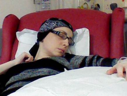 קייטי סקרברו - בטיפול (צילום: צילום מסך daily mail)