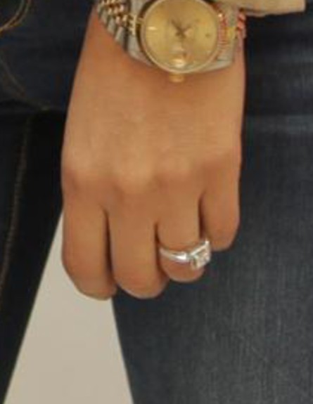שירלי בוגנים וטבעת האירוסין (צילום: בן פרג')