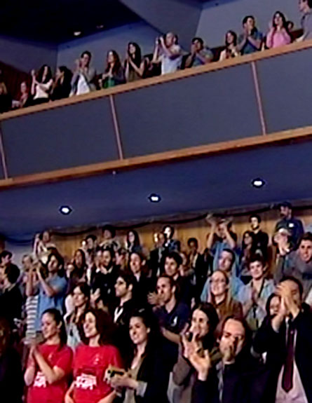 הקהל עמד והריע (צילום: חדשות 2)