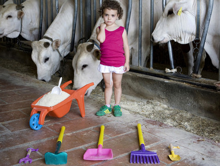 ילדים וצעצועים - אלזיה איטליה (צילום: גבריאל גאלימברטי, צילום מסך)